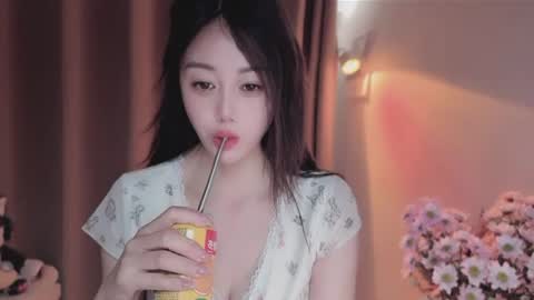 Snapshot of yuner0715 chatting on June 11, 2026, 3:37 am YunEr online show from June 11, 2026, 3:37 am