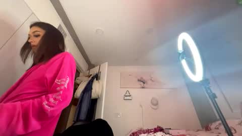 BbyTSSLut online show from December 18, 2025, 8:09 am