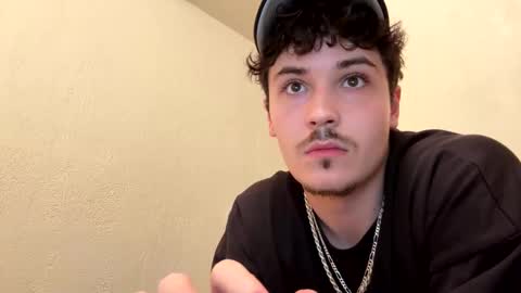 Snapshot of yungstudbev chatting on October 23, 2025, 12:32 am yungstudbev online show from October 23, 2025, 12:32 am