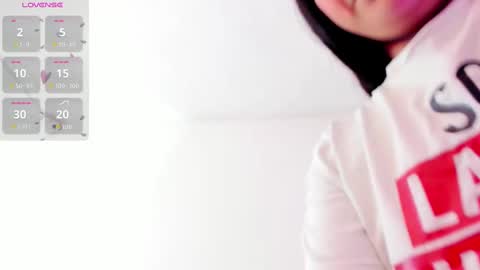 Yunna online show from October 4, 2025, 11:30 am