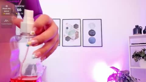 Yunna online show from November 3, 2025, 11:33 am