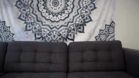 yurdreams_22 online show from October 21, 2025, 2:40 pm