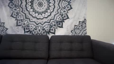 yurdreams_22 online show from November 6, 2025, 3:35 pm