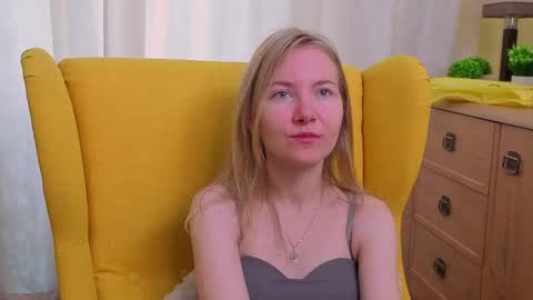 Snapshot of yuricazel chatting on April 14, 2026, 7:25 am Alesia online show from April 14, 2026, 7:25 am