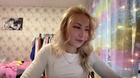 Snapshot of yuriedberg chatting on July 17, 2026, 3:39 pm Emma online show from July 17, 2026, 3:39 pm