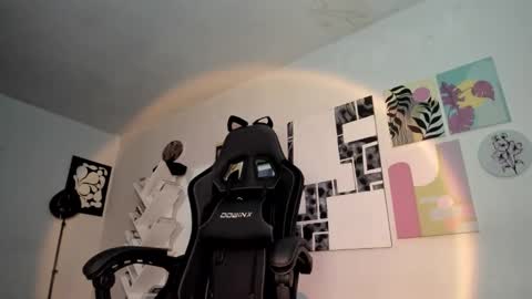 paola online show from January 6, 2026, 11:29 pm