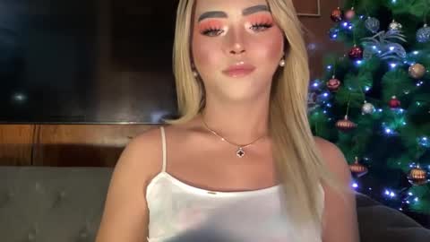 Snapshot of yvonne_guidotti chatting on December 9, 2024, 5:19 pm Miss Cali online show from December 9, 2024, 5:19 pm