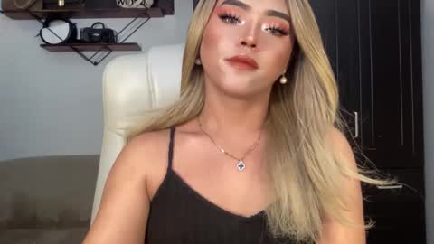 Snapshot of yvonne_guidotti chatting on December 12, 2024, 1:21 am Miss Cali online show from December 12, 2024, 1:21 am