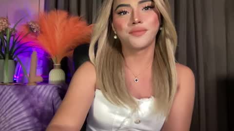 Snapshot of yvonne_guidotti chatting on January 17, 2025, 10:56 pm Miss Cali online show from January 17, 2025, 10:56 pm