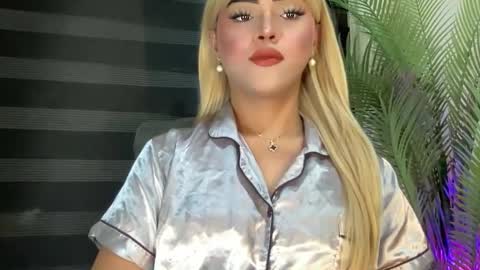 Snapshot of yvonne_guidotti chatting on February 15, 2025, 5:30 am Miss Cali online show from February 15, 2025, 5:30 am