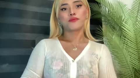 Snapshot of yvonne_guidotti chatting on February 17, 2025, 10:51 am Miss Cali online show from February 17, 2025, 10:51 am