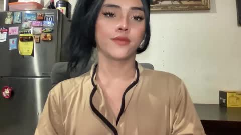 Snapshot of yvonne_guidotti chatting on February 17, 2025, 7:21 pm Miss Cali online show from February 17, 2025, 7:21 pm