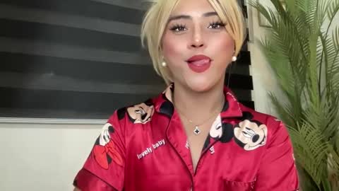 Snapshot of yvonne_guidotti chatting on March 2, 2025, 10:35 am Miss Cali online show from March 2, 2025, 10:35 am