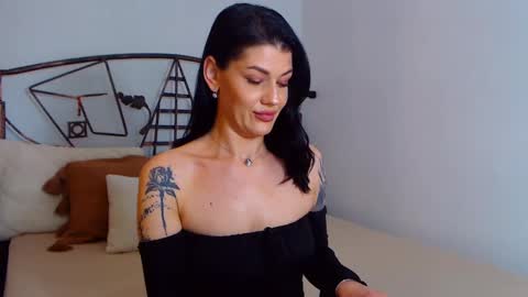 I V Y   online show from February 19, 2025, 12:57 am