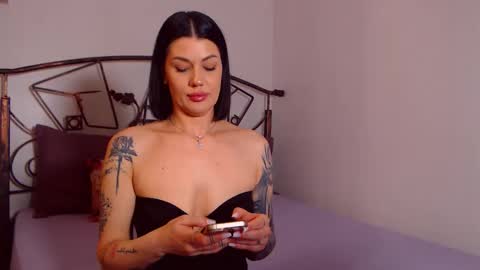 I V Y   online show from April 2, 2026, 7:55 pm