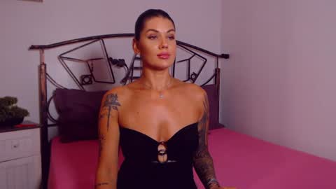 Snapshot of yvonneeverlee chatting on July 23, 2026, 7:56 pm I V Y online show from July 23, 2026, 7:56 pm
