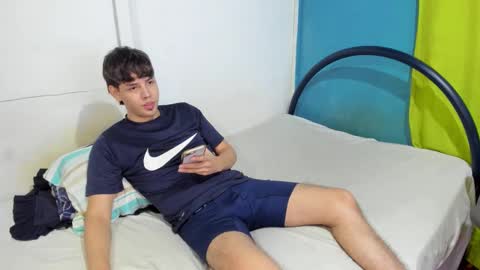 Snapshot of zackmontiel07 chatting on October 23, 2025, 9:52 am ZackMontiel07 online show from October 23, 2025, 9:52 am