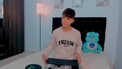 zacktorres_ online show from October 30, 2025, 8:09 pm