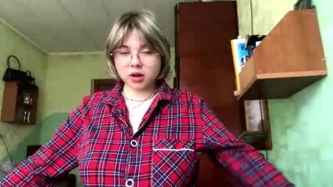 Mia online show from April 10, 2026, 8:19 am