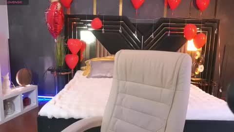 Zafiramoonn online show from February 19, 2026, 5:53 pm