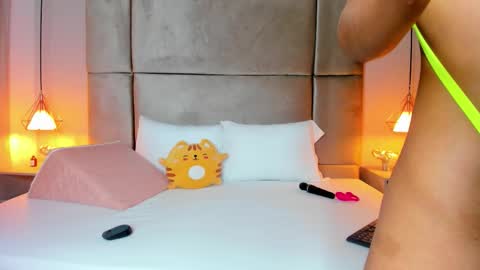 Snapshot of zafiro11_ chatting on February 10, 2026, 12:09 pm Zafiro online show from February 10, 2026, 12:09 pm