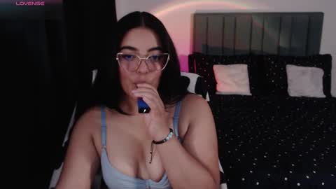zafiro_jh online show from September 20, 2025, 3:18 am