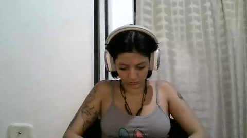 Snapshot of zafiro_rubi chatting on April 27, 2026, 3:43 pm Zafiro online show from April 27, 2026, 3:43 pm