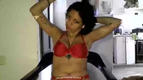 Snapshot of zafiro_rubi chatting on June 1, 2026, 12:18 pm Zafiro online show from June 1, 2026, 12:18 pm