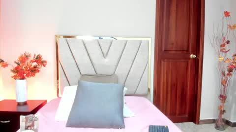 zamira_taylor online show from April 13, 2026, 8:47 pm