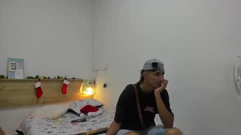 Snapshot of zammu_1992_ chatting on December 10, 2024, 7:54 pm Zamu online show from December 10, 2024, 7:54 pm