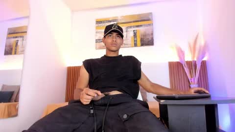 Snapshot of zander_2120 chatting on May 6, 2026, 1:05 pm Zander online show from May 6, 2026, 1:05 pm