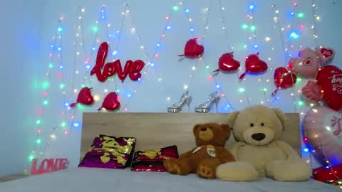 zannadreil online show from February 6, 2025, 4:31 am