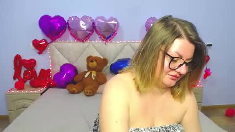 zannadreil online show from February 28, 2025, 1:26 am