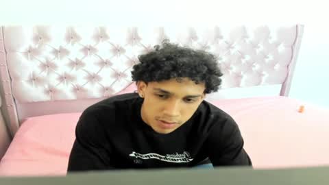 zanxley_ online show from January 10, 2025, 7:43 pm