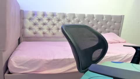 zanxley_ online show from January 29, 2025, 1:05 am