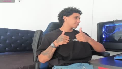 zanxley_ online show from January 29, 2025, 3:26 pm