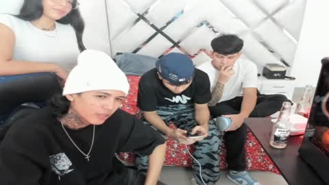 zanxley_ online show from February 6, 2025, 5:14 am