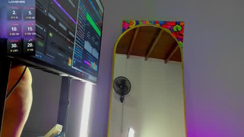 Snapshot of zaphiro__sky chatting on February 18, 2026, 8:43 am zaphiro__sky online show from February 18, 2026, 8:43 am