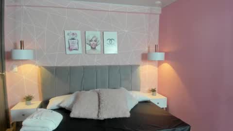 Zara Sweet  online show from September 11, 2025, 1:44 pm