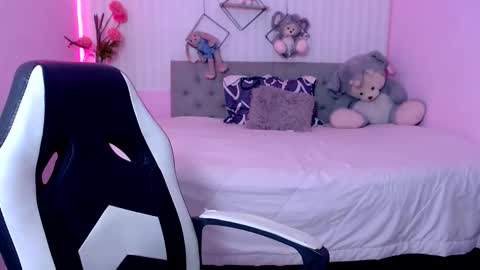 Snapshot of zara_cute18 chatting on April 6, 2026, 12:17 pm Zara online show from April 6, 2026, 12:17 pm