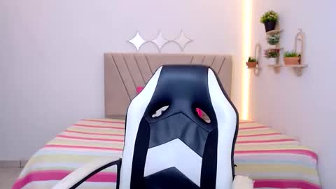 Snapshot of zara_cute18 chatting on May 11, 2026, 12:33 pm Zara online show from May 11, 2026, 12:33 pm