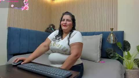 Snapshot of zara_milf_ chatting on July 4, 2026, 12:22 pm zara online show from July 4, 2026, 12:22 pm