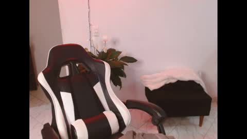 Snapshot of zarabby_skuirt chatting on December 25, 2024, 1:42 am Zarabby online show from December 25, 2024, 1:42 am