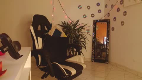 Snapshot of zarabby_skuirt chatting on March 9, 2025, 10:41 am Zarabby online show from March 9, 2025, 10:41 am