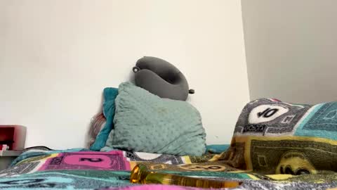 Snapshot of zarabby_skuirt chatting on October 18, 2025, 3:24 pm Zarabby online show from October 18, 2025, 3:24 pm