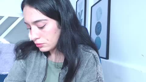 zaradames_ online show from December 22, 2024, 5:34 am