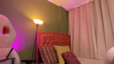 Zara . online show from December 4, 2025, 12:03 pm