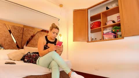 Zarah Andrews online show from October 3, 2025, 12:02 pm