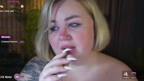 Lola online show from December 3, 2025, 8:18 pm