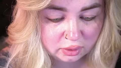 Snapshot of zarareign_ chatting on April 20, 2026, 8:43 pm Lola online show from April 20, 2026, 8:43 pm